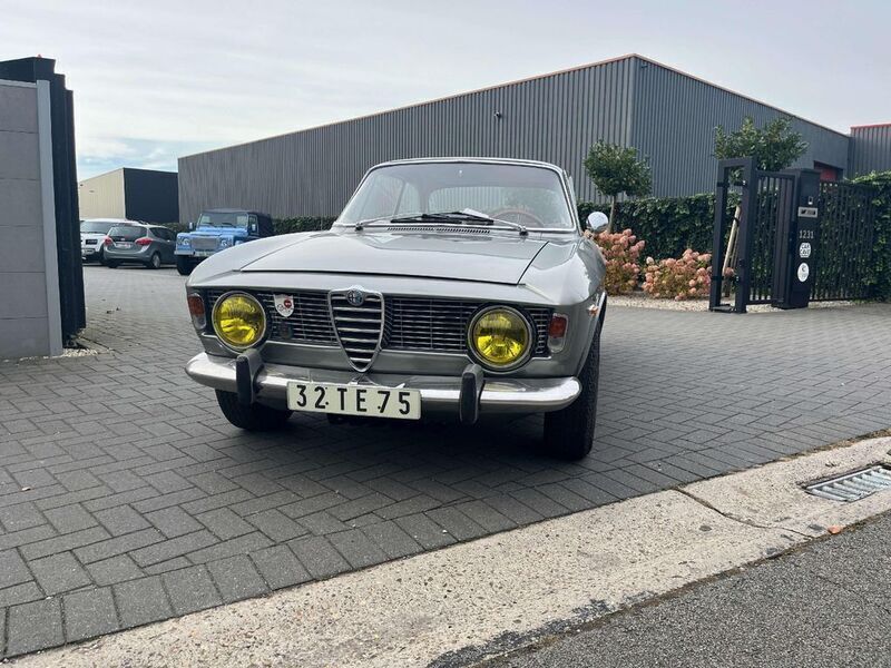 Silber Gebraucht 1966 Alfa Romeo Giulia Sprint Sprint Coupé | 38.000 € - Bild 1/4