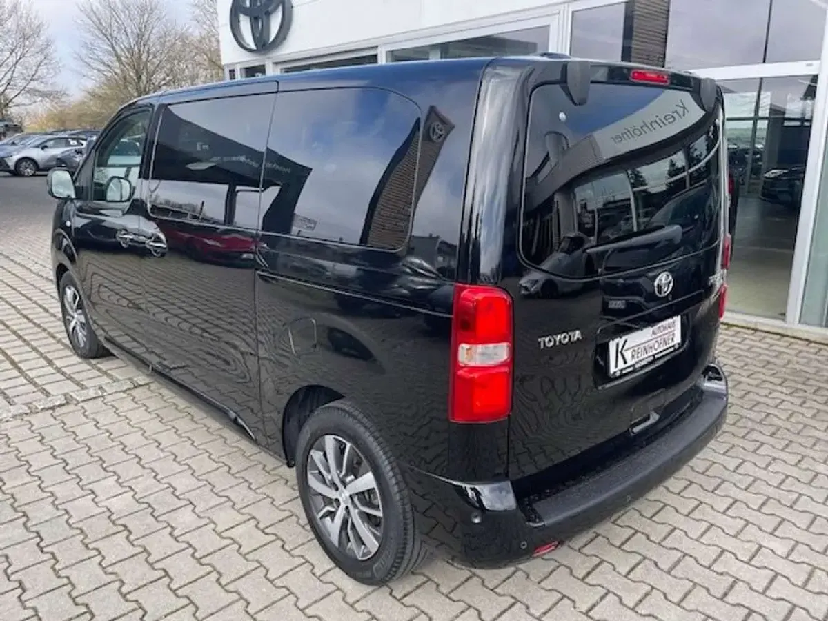 Gebraucht Toyota Proace Verso Team 177 PS (130 kW) 2022 Graphitschwarz met. Kombi