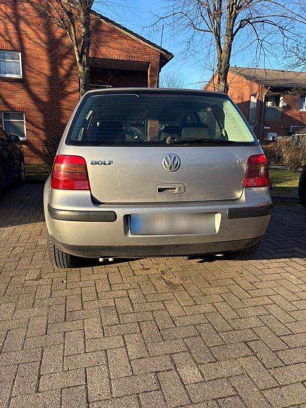 Gebraucht VW Golf IV 105 PS (77 kW) 2002 Silber Kleinwagen