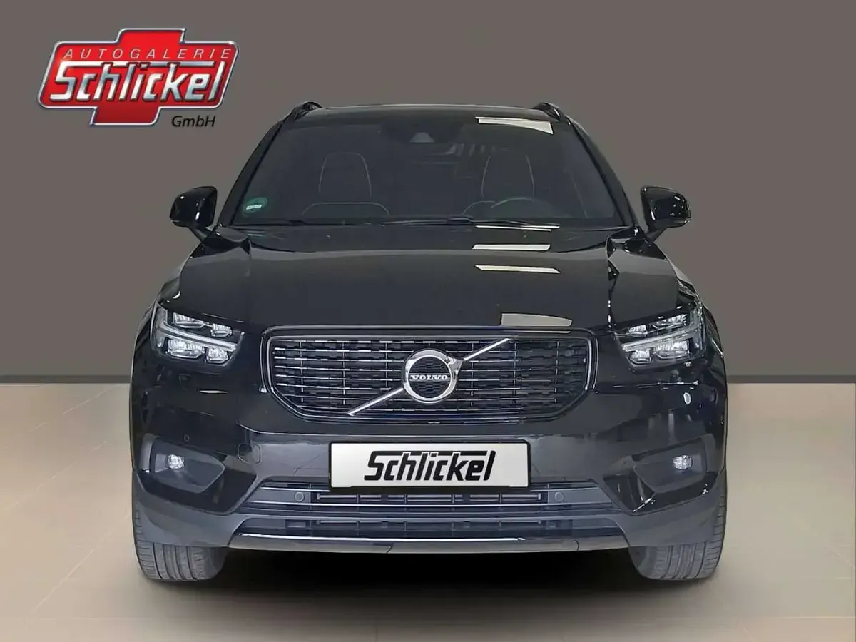 Gebraucht Volvo XC40 R-Design 163 PS (119 kW) 2021 Onyx black / metallic SUV