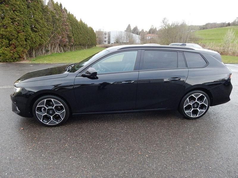 Gebraucht Opel Astra Ultimate 131 PS (96 kW) 2024 Schwarz Kombi