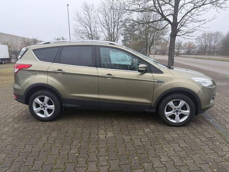 Gebraucht Ford Kuga Titanium 150 PS (110 kW) 2015 Grün SUV