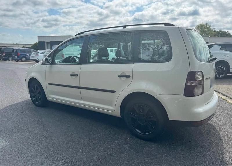 Gebraucht VW Touran 105 PS (77 kW) 2008 Weiß Van / Kleinbus
