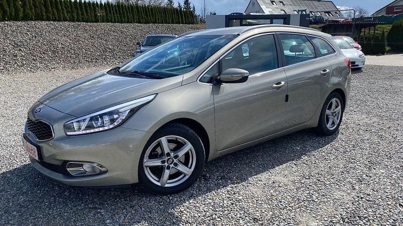 Gold Gebraucht 2013 Kia Ceed Sportswagon Kombi | 5.950 € (Guter Preis) - Bild 1/4