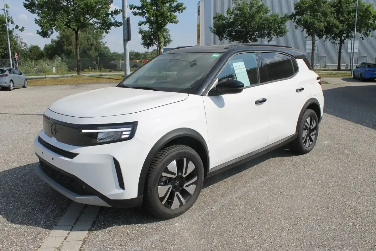 Neu Opel Frontera 83 kW (113 PS) 2025 Arktis weiß SUV