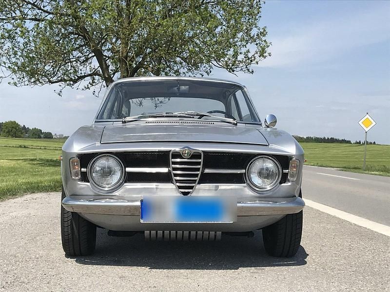 Grau Gebraucht 1970 Alfa Romeo GT Coupé | 32.000 € - Bild 1/4