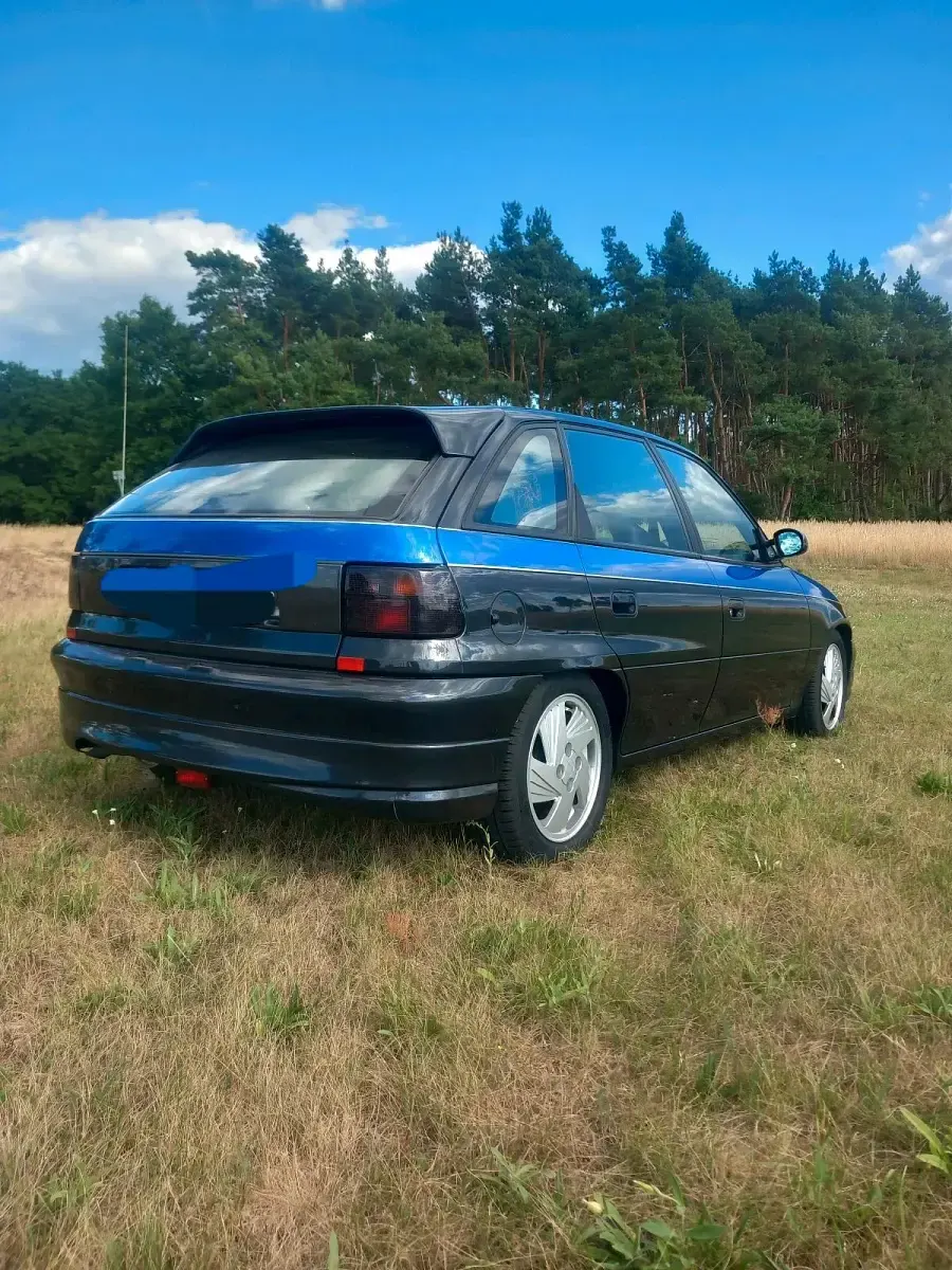 Gebraucht Opel Astra 101 PS (74 kW) 1993 Schwarz Kleinwagen