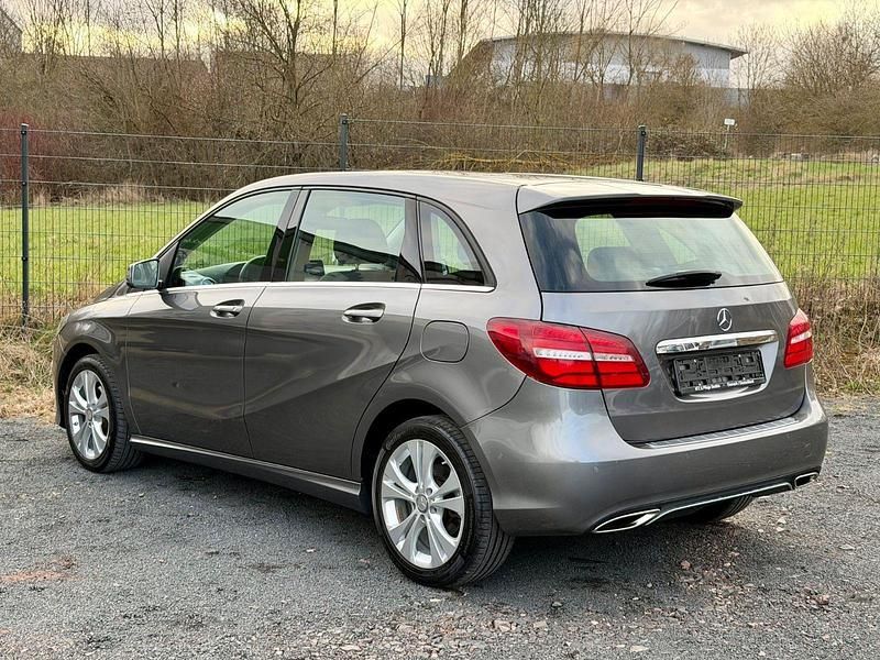 Gebraucht Mercedes B200 136 PS (100 kW) 2016 Grau Van / Kleinbus