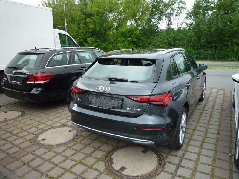 Gebraucht Audi A3 Sportback Advanced 110 PS (80 kW) 2022 Grau Kleinwagen