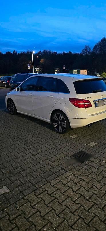 Gebraucht Mercedes B200 136 PS (100 kW) 2012 Weiß Van / Kleinbus