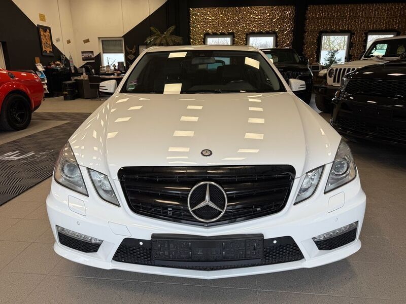 Gebraucht Mercedes E220 AMG 170 PS (125 kW) 2013 Weiß Limousine
