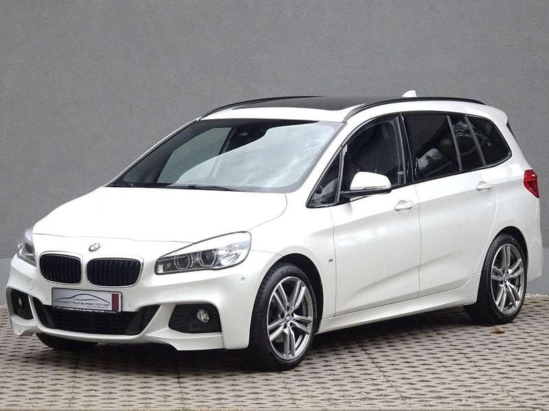 Mineralweiß (metallic) Gebraucht 2018 BMW 218 M Sport Kombi | 18.980 € (Fairer Preis) - Bild 1/4