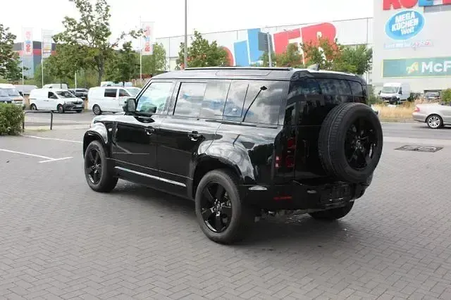 Gebraucht Land Rover Defender HSE 400 PS (294 kW) 2024 Santorini black (metallic) SUV