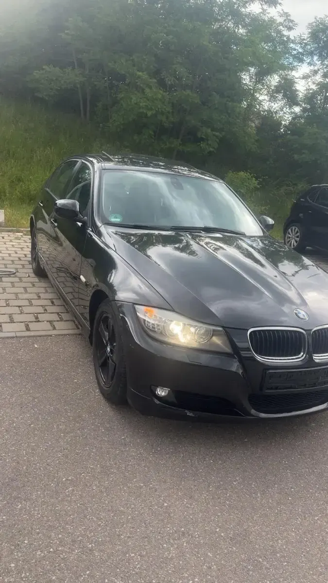 Gebraucht BMW 320 170 PS (125 kW) 2011 Schwarz Limousine