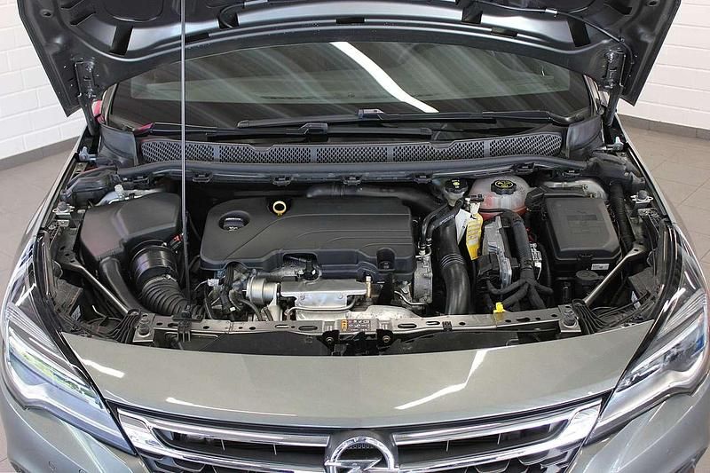 Używany Opel Astra Dynamic 150 KM (110 kW) 2017 Szary Sedan/Limuzyna