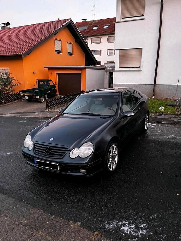 Schwarz Gebraucht 2002 Mercedes C180 Coupé | 1.500 € (Guter Preis) - Bild 1/1
