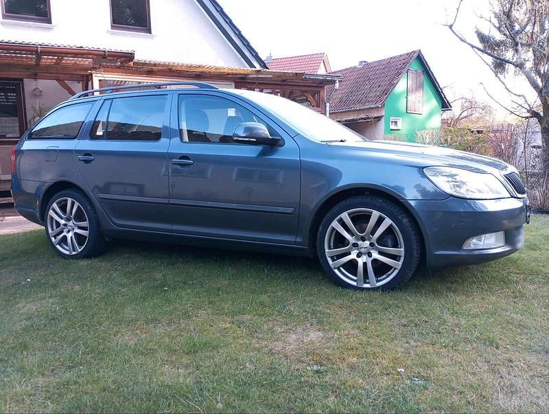 Gebraucht Skoda Octavia 140 PS (102 kW) 2010 Grau Kombi