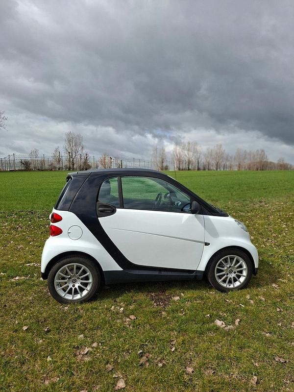 Gebraucht Smart ForTwo Coupé 61 PS (44 kW) 2011 Weiß Coupé