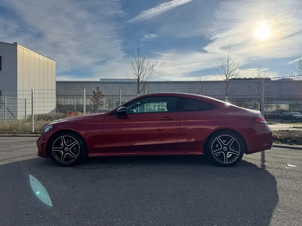Gebraucht Mercedes C300 245 PS (180 kW) 2019 Andere farben Coupé