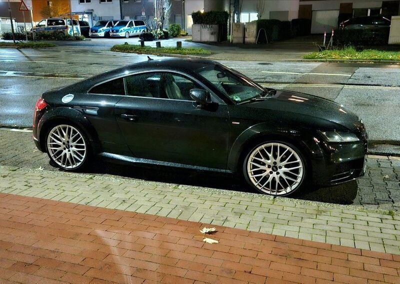 Schwarz Gebraucht 2015 Audi TT Ambiente Coupé | 27.800 € (Teuer) - Bild 1/4