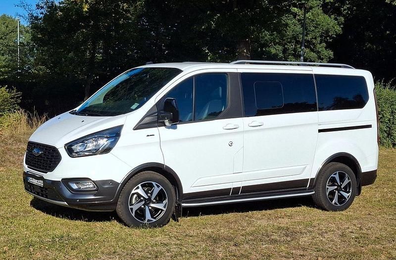 Weiß Gebraucht 2023 Ford Tourneo Custom Van / Kleinbus | 40.500 € (Etwas zu teuer) - Bild 1/4