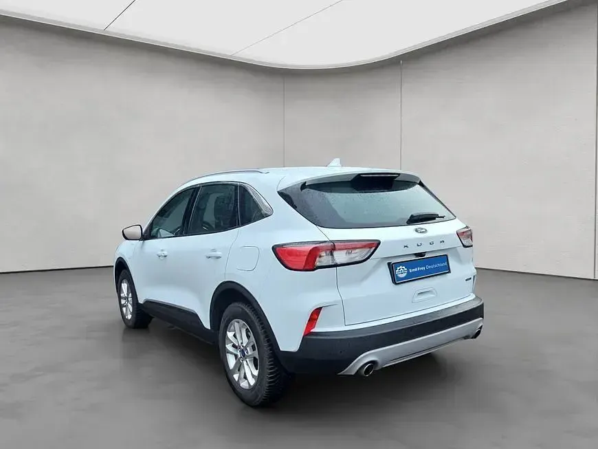 Gebraucht Ford Kuga Titanium 152 PS (111 kW) 2022 Frozen white SUV