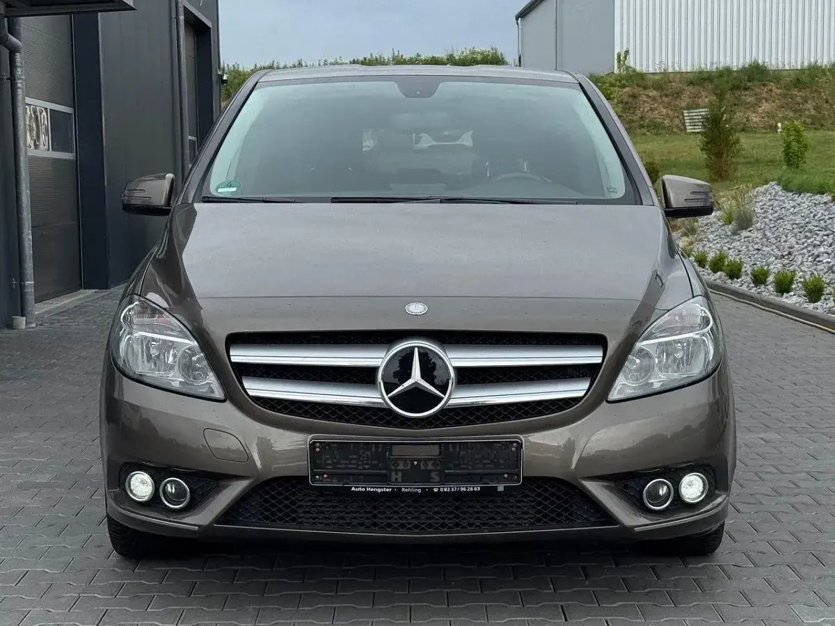 Gebraucht Mercedes B180 122 PS (89 kW) 2012 Grau Kleinwagen