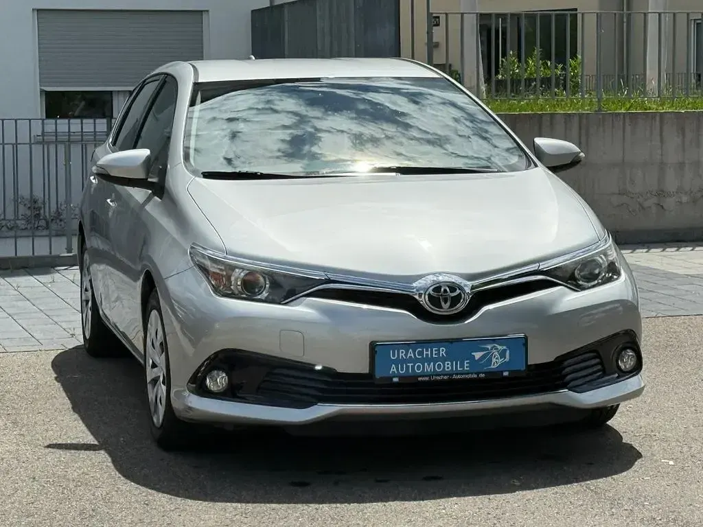 Gebraucht Toyota Auris Comfort 116 PS (85 kW) 2016 Silber Limousine