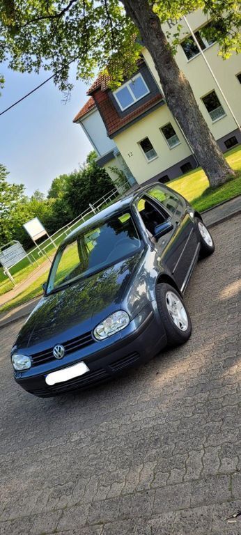 Blau Gebraucht 2002 VW Golf IV Edition Limousine | 1.000 € (Guter Preis) - Bild 1/4
