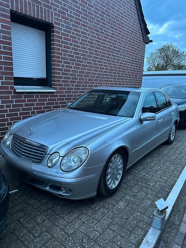 Gebraucht Mercedes E200 122 PS (89 kW) 2003 Silber Limousine