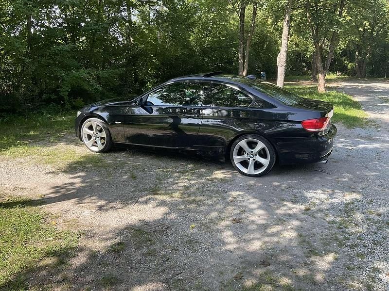Schwarz Gebraucht 2007 BMW 320 Coupé | 5.900 € (Guter Preis) - Bild 1/4