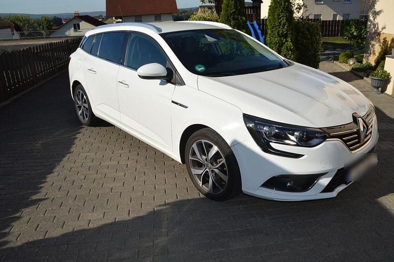 Weiß Gebraucht 2017 Renault Mégane GrandTour Bose Edition Kombi | 12.400 € (Fairer Preis) - Bild 1/4
