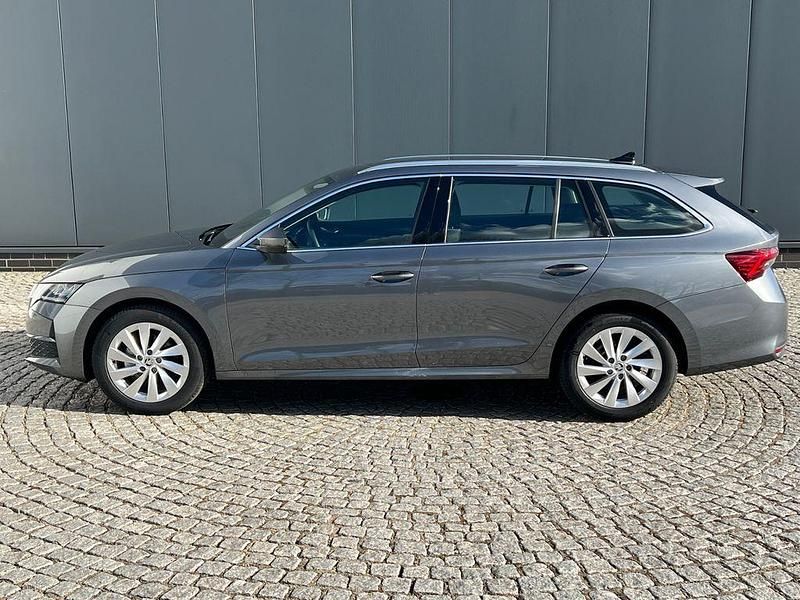 Neu Skoda Octavia Selection 116 PS (85 kW) 2025 Graphitegrau metallic Kombi