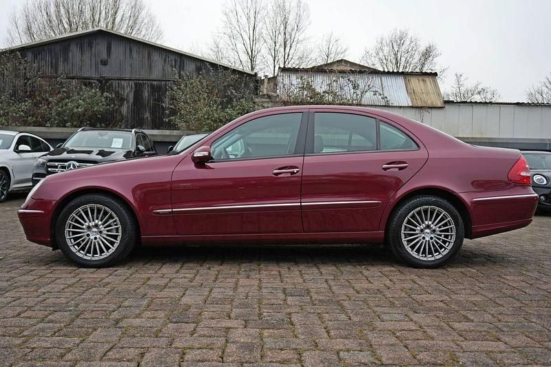 Gebraucht Mercedes E200 Elegance 163 PS (119 kW) 2004 Kirschrot met. Limousine