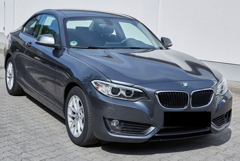 Grau Gebraucht 2017 BMW 218 Coupé | 16.780 € (Fairer Preis) - Bild 1/4