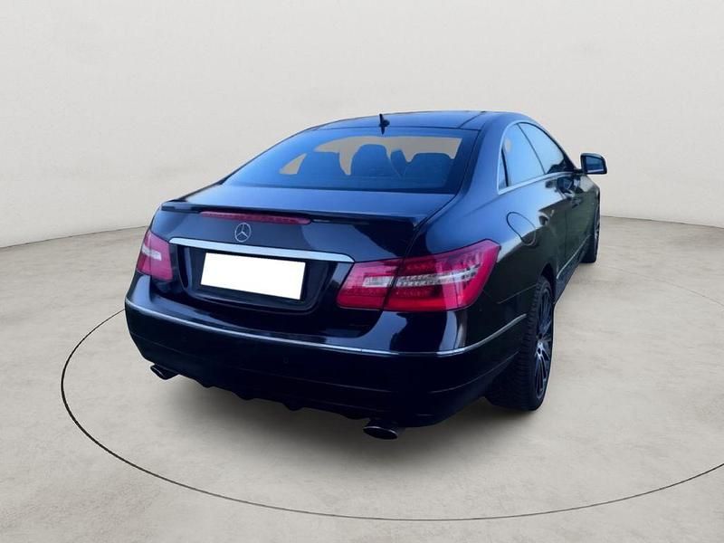 Gebraucht Mercedes E300 252 PS (185 kW) 2011 Schwarz Coupé