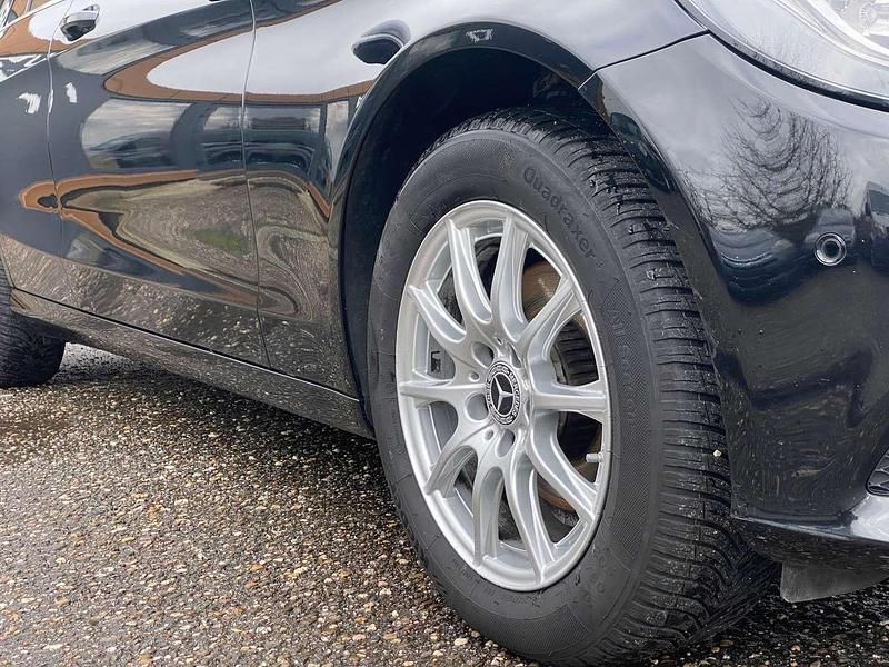 Gebraucht Mercedes C200 136 PS (100 kW) 2016 Schwarz  unilack Kombi