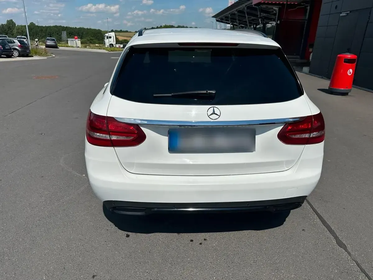 Gebraucht Mercedes C200 Night 140 PS (102 kW) 2017 Weiß Kombi