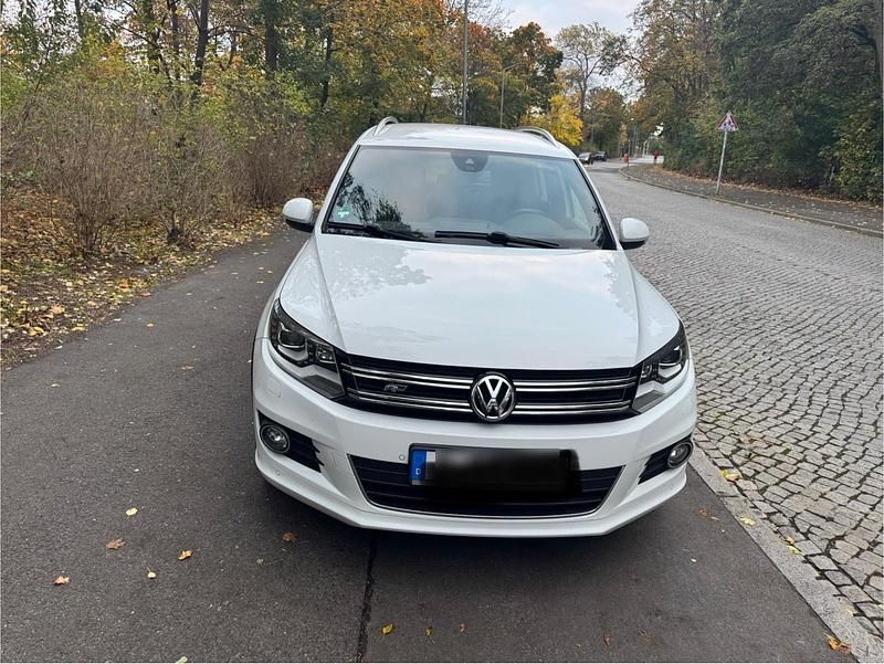 Weiß Gebraucht 2016 VW Tiguan LOUNGE SUV | 17.499 € (Fairer Preis) - Bild 1/4