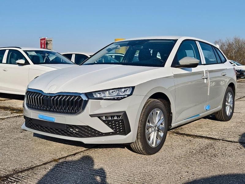 Neu Skoda Scala Drive 116 PS (85 kW) 2026 Stahlgrau uni Kleinwagen