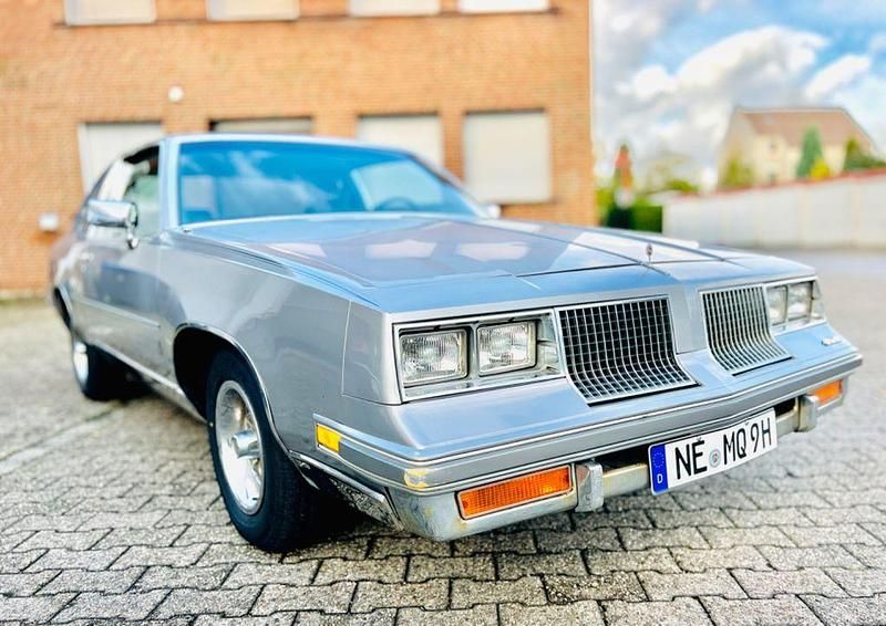 Gebraucht Oldsmobile Cutlass 156 PS (114 kW) 1983 Grau Limousine