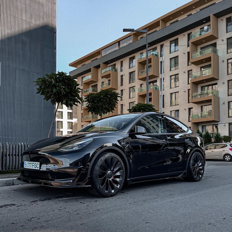 Schwarz Gebraucht 2022 Tesla Model Y Performance SUV | 48.279 € - Bild 1/4