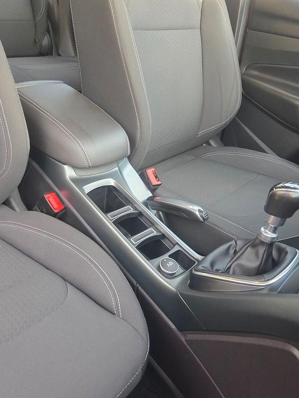 Gebraucht Ford Kuga Trend 150 PS (110 kW) 2017 Rot SUV