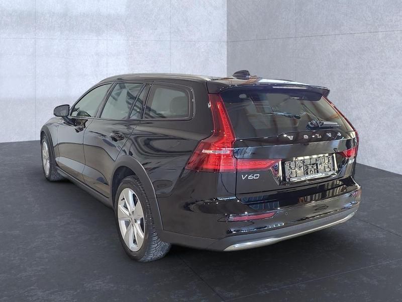 Gebraucht Volvo V60 Plus 197 PS (144 kW) 2022 Black solid stone / solid Kombi