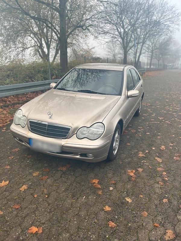 Gold Gebraucht 2001 Mercedes C200 Classic Limousine | 999 € (Superpreis) - Bild 1/4