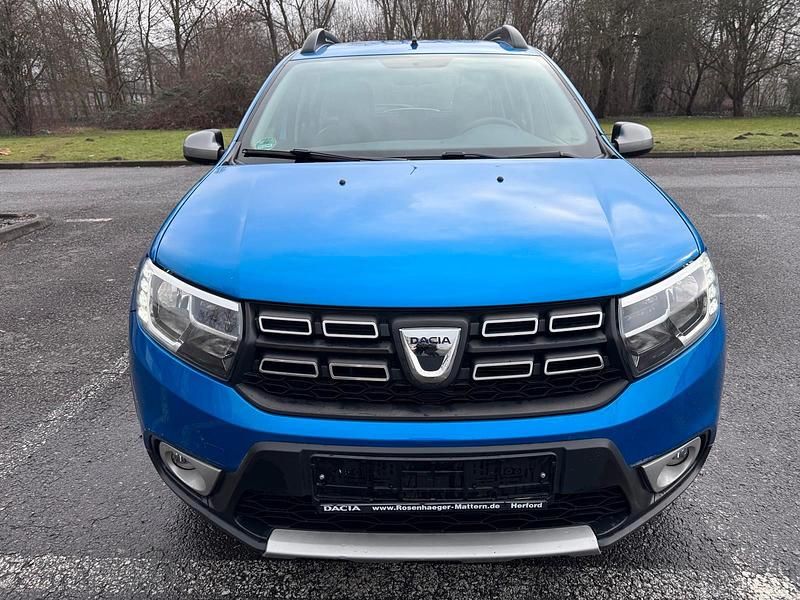 Gebraucht Dacia Sandero Celebration 90 PS (66 kW) 2017 Blau Kleinwagen