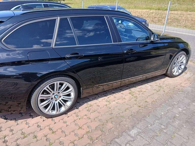 Gebraucht BMW 320 Advantage 190 PS (139 kW) 2016 Schwarz 2 Kombi