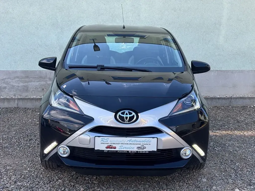 Gebraucht Toyota Aygo 69 PS (50 kW) 2018 Schwarz Kleinwagen
