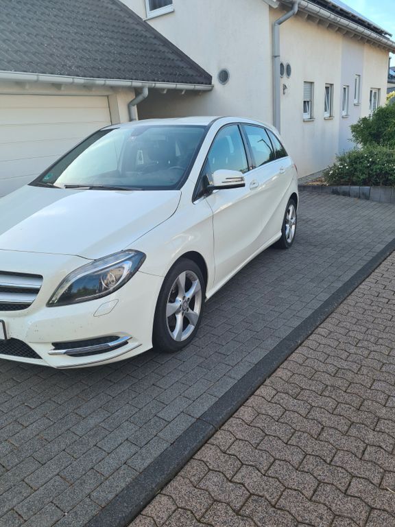 Gebraucht 2012 Mercedes B180 Van / Kleinbus | 7.990 € (Fairer Preis) - Bild 1/4