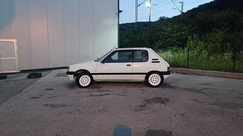 Weiß Gebraucht 1993 Peugeot 205 | 1.200 € - Bild 1/4